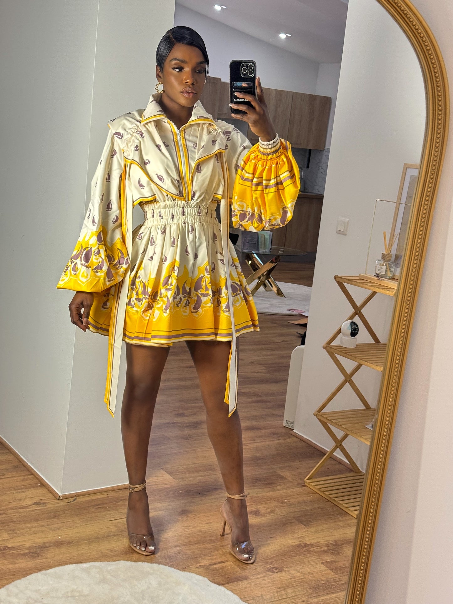 Robe Studio à Capuche – Édition Limitée