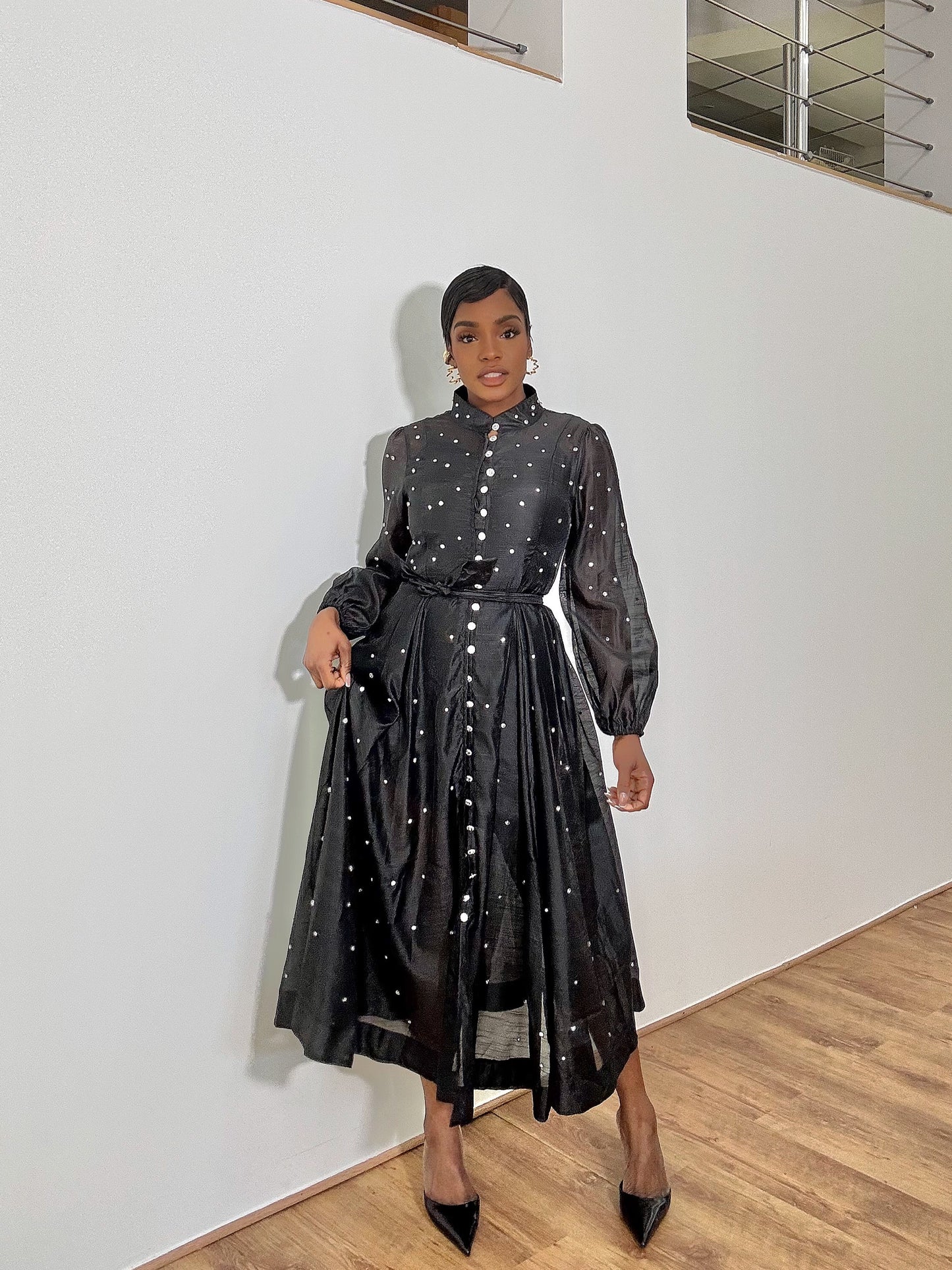 Robe Élégance Noire à Pois Scintillants