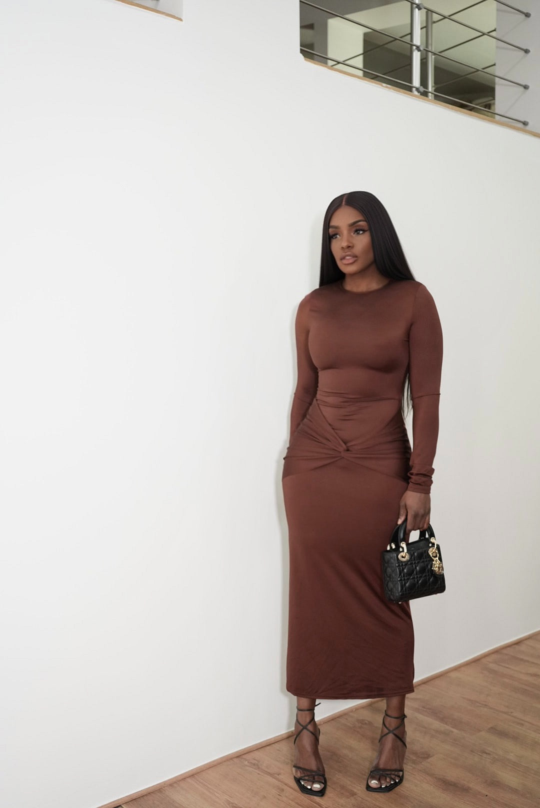 Robe marron nouée