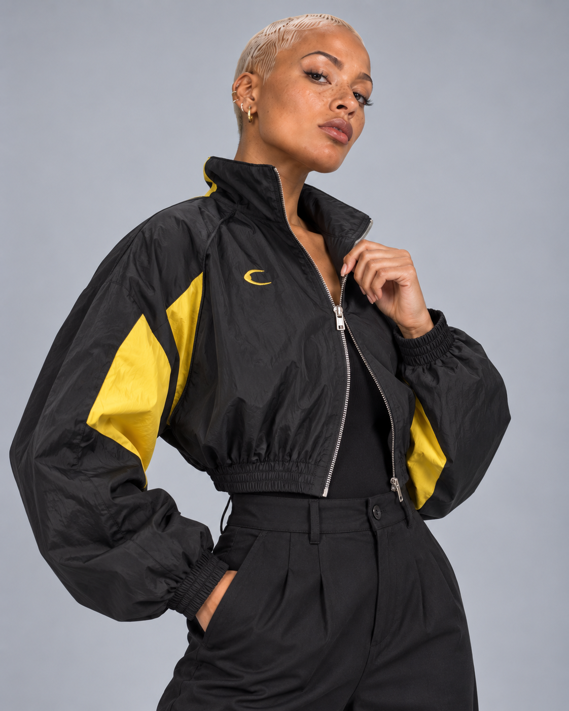 Veste courte sport noire et jaune