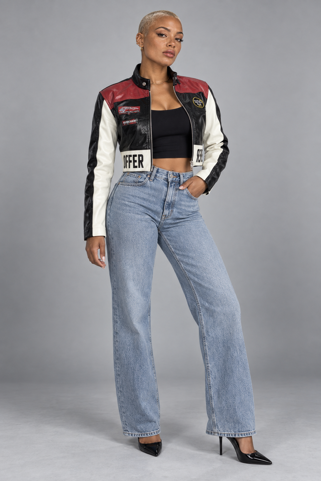 Veste courte racing noire rouge et blanche portée